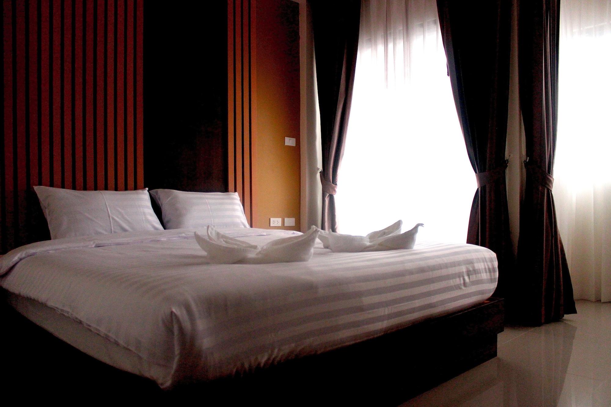 Tropical Sunset Hotel Patong Buitenkant foto