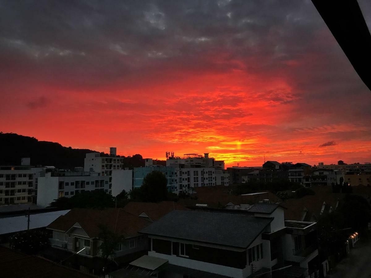 Tropical Sunset Hotel Patong Buitenkant foto