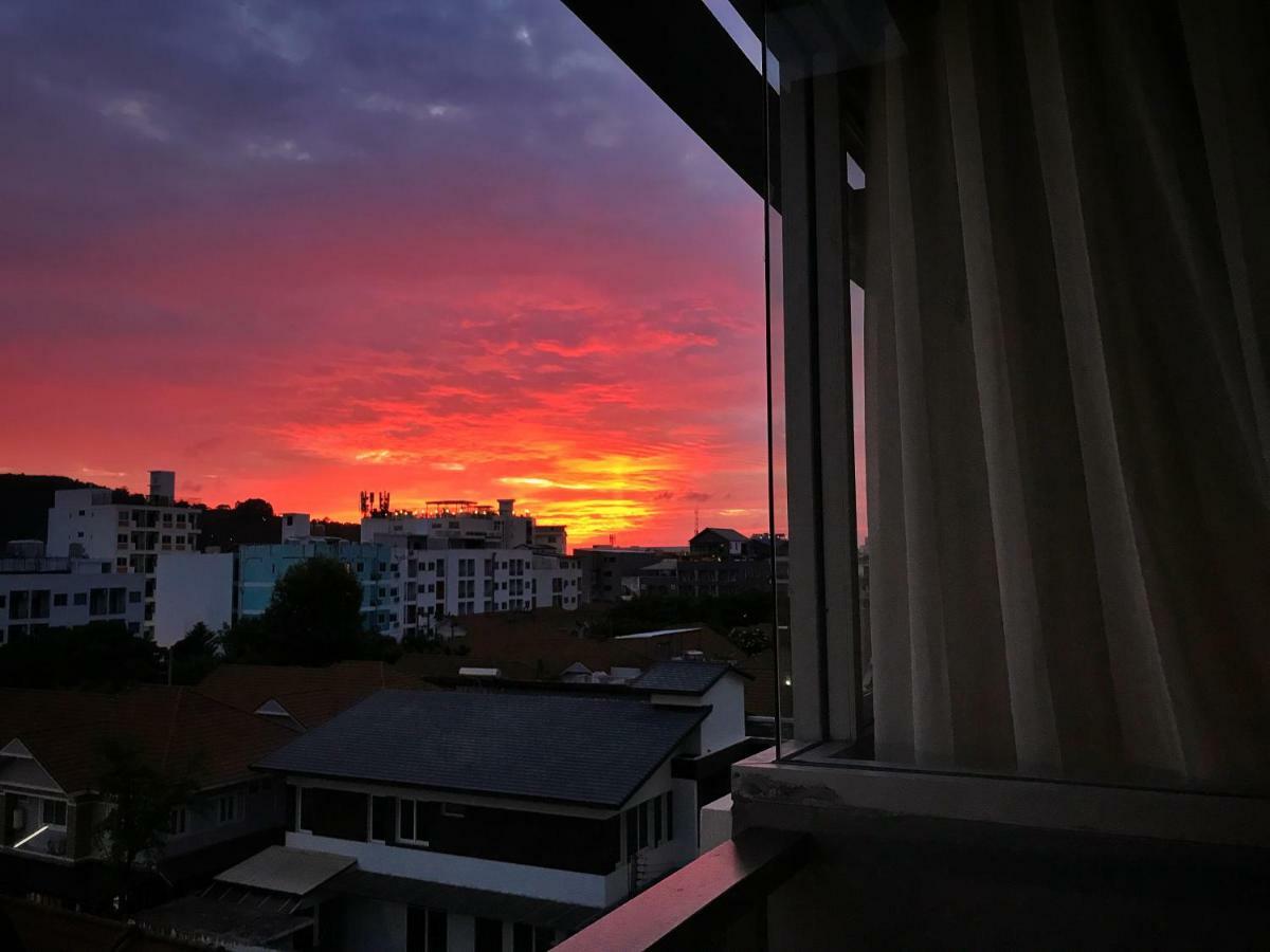 Tropical Sunset Hotel Patong Buitenkant foto