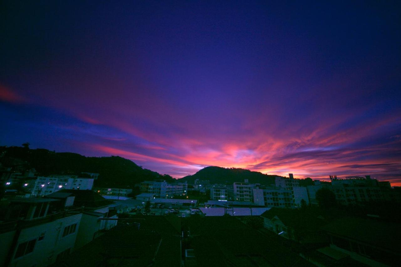 Tropical Sunset Hotel Patong Buitenkant foto